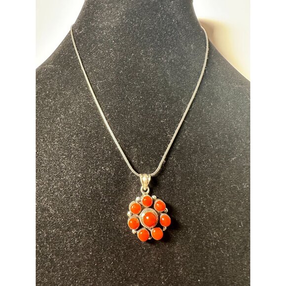 VTG Sterling Silver and Coral Pendant on 18 inch Silver Chain 22 grams - Picture 2 of 6